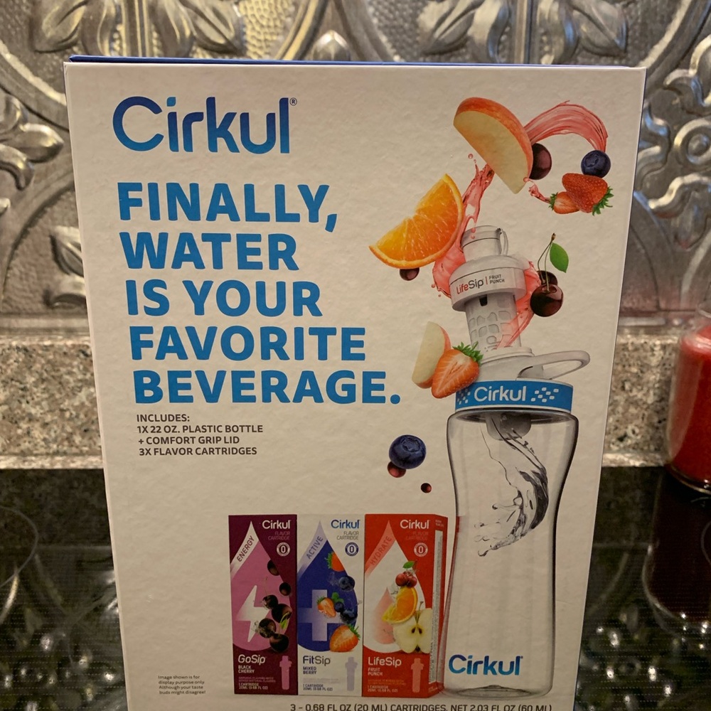 Brand new cirkul water bottle with three flavor.
